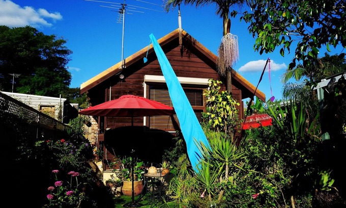 East Fremantle Cottage | NEW LISTING - BALINESE Style Studio Retreat!