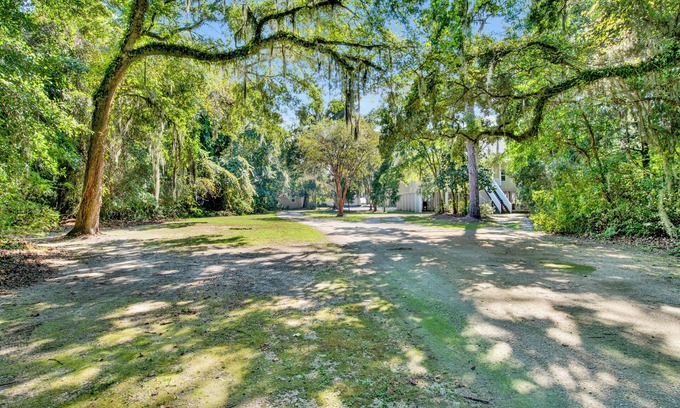 Fairhope House | NEW LISTING! Bayfront, Spacious 6-bedroom house in delightful Fairhope