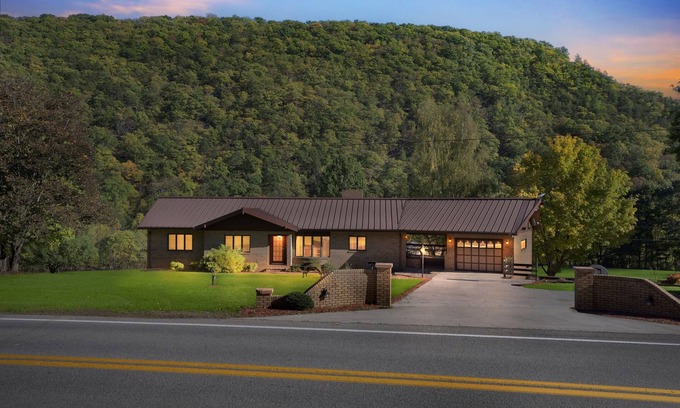Cabins Cottage | NEW LISTING! Bear Paw Cottage- 12 mins to Seneca Rocks