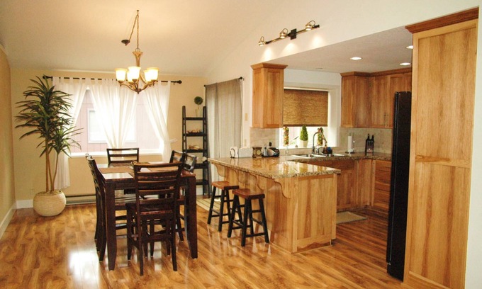 Florence House | *New Listing* Beautiful In Town Home Close to Old Town Florence, Dunes, Lakes, and Ocean.