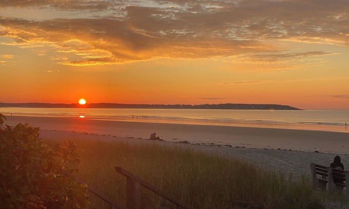 Old Orchard Beach Apartment | NEW listing.Charming BEACHFRONT with fantastic VIEWS! (C.2nd floor)