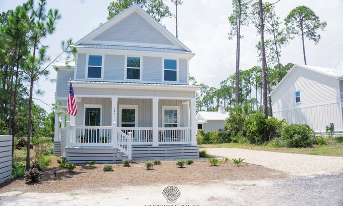 Carrabelle House | NEW LISTING! Charming 3-bedroom house with Pool/Beach Access in St. Teresa