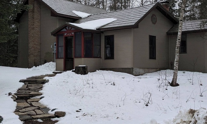 Little Lake Cottage | New Listing, Charming 2-bedroom cottage in Seney, White Birch Cottage