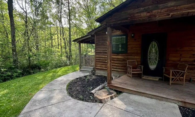 Kimberlin Heights Cabin | NEW LISTING! Charming Cozy Cabin! Tucked Away in a PEACFUL MOUNTAIN surrounding!