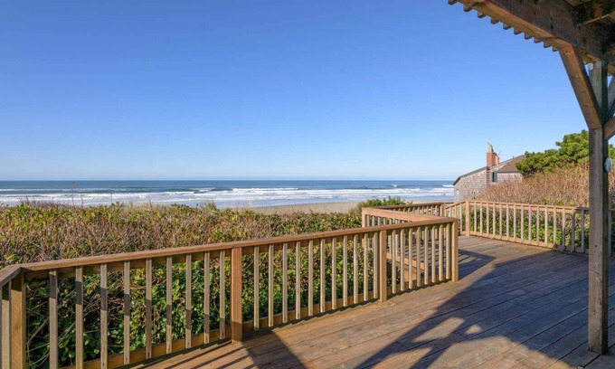 Florence House | New Listing! Cozy beachfront home on famed Heceta Beach, amazing sunsets