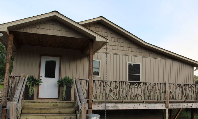 Clyde House | NEW LISTING! Cozy Shady Maple Home