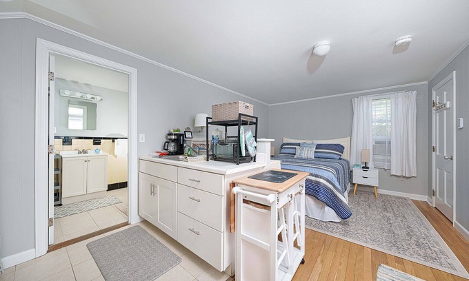 Hyannis Apartment | [New Listing] Cozy Studio near the Beach and Main Street - Captain Gosnold - M5