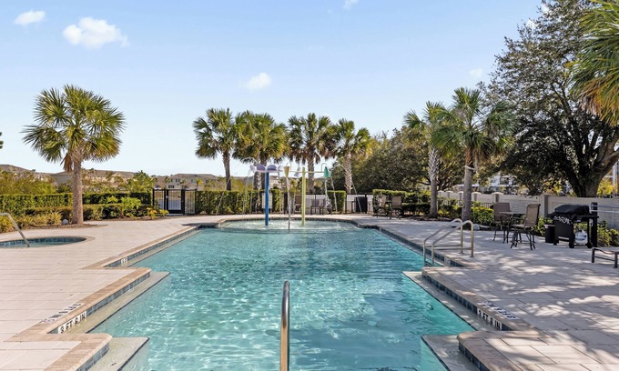 Loughman House | New Listing Discount! 15 Minutes to Disney! Large Community Pool + Private Pool!