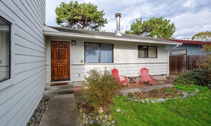 Pacific House | 🌲☮️New Listing! Enjoy Arcata as the locals do, pet friendly, cozy & comfortable!