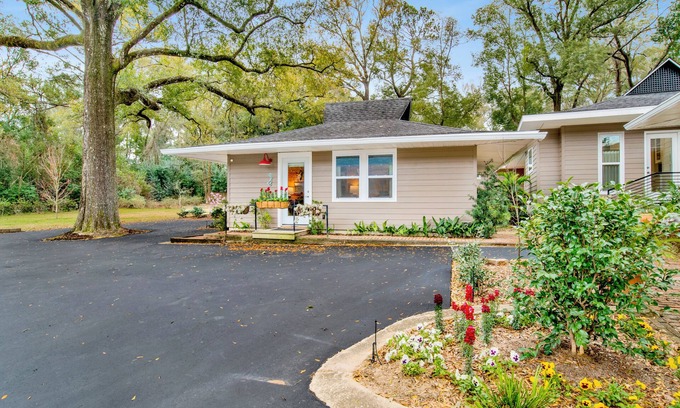 Fairhope Cottage | NEW LISTING -Fairhope cottage near downtown ADORABLE