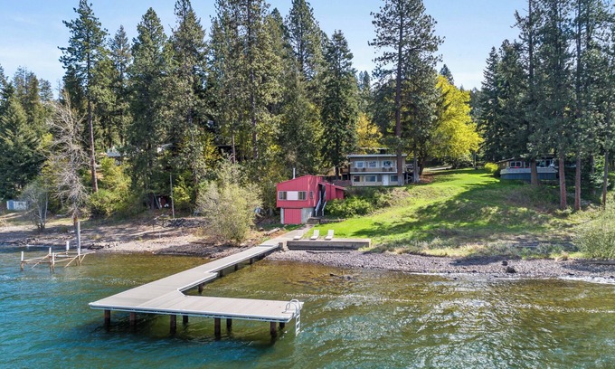 Harrison House | New Listing| Lakeside Serenity| Retro Cabin| Great Dock| Private Studio