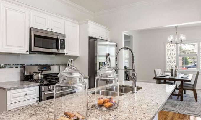Pittsburgh House | New Listing Large Home Near Mercedes Benz Stadium Sleeps 12 Coffee BBQ AC Parking