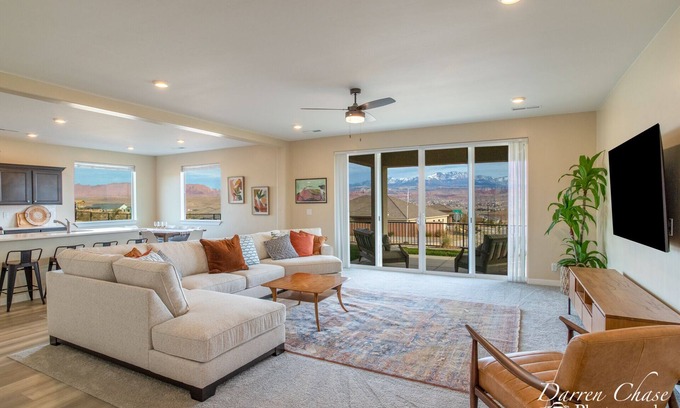 St. George House | New listing* moments away from St. George's world renowned biking trails * *