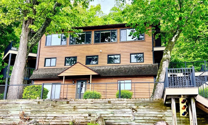 Hammondsport House | NEW Listing on Keuka! Expansive 3-Story Lakefront Lodge
