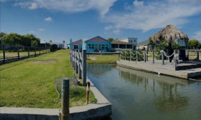 Rockport House | NEW LISTING Rockport Canal House & Cottage with boat ramp