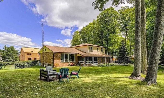 Caledon House | *NEW LISTING* Rustic Charm Meets Modern Comfort: Your Hideaway in Caledon East