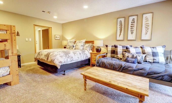 Copper Mountain Hotel | New Listing! Ski in/out Center Village Hotel Room Lots of bedding CM217