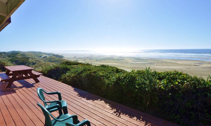 Florence House | New Listing! The perfect beachfront getaway, Stunning sunsets, Direct beach access