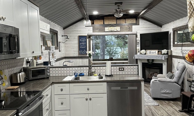 Scottsboro Cabin | NEW LISTING! Tiny home with Lake views! Perfect for couples and small families!