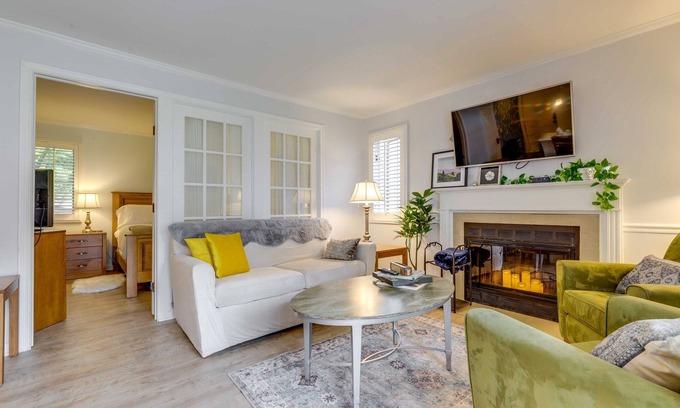 Norwich Condo | NEW LISTING! Villa Spa Blu (1-Bedroom Condo) with Pool