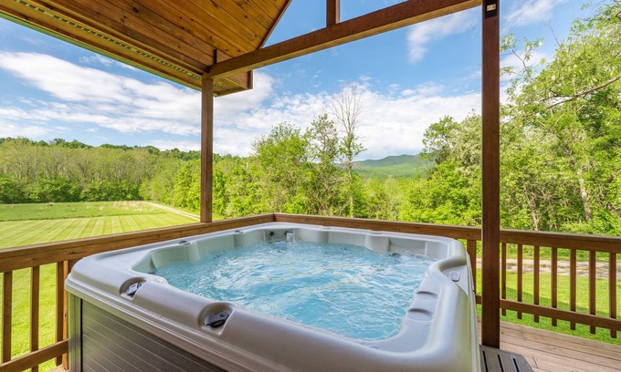 Luray Cabin | NEW Log Cabin by the River! Perfect Relaxing Retreat-Views & hot tub!