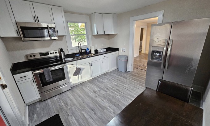 Portsmouth House | NEW! Lovely Home Near Night Life.