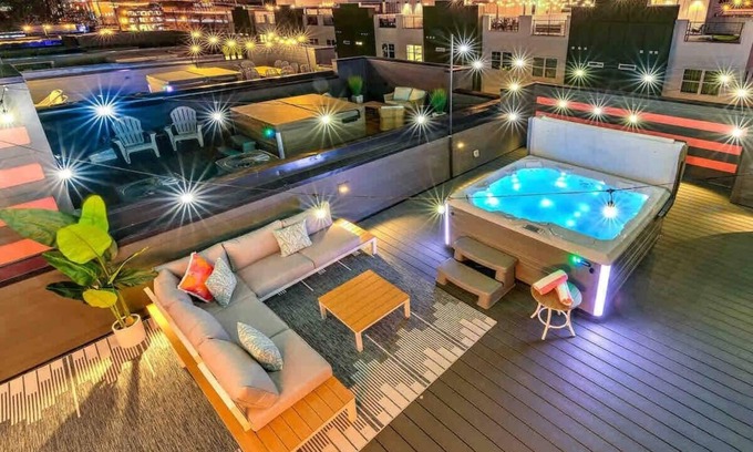 Katie Hill Neighborhood House | New Lux Home 14 Beds Hot Tub & Game Room!