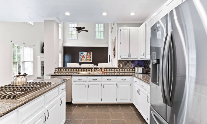 Inman House | New! Lux Mansion, 5 BR 4 BA, Heated Pool, Sleeps 12+