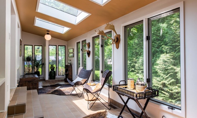 Versailles House | NEW LUX Sunroom, Downtown, Horse Country, Sunroom LUX, Fully Loaded