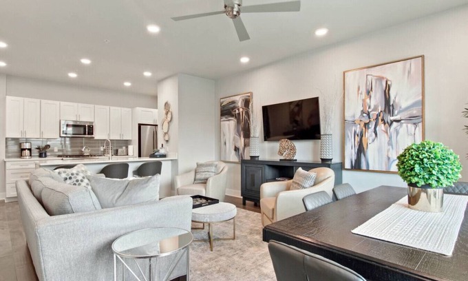 New Orleans Condo | New Luxurious & Beautiful! - 2br/2ba w/Pool!