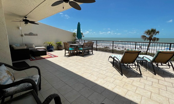 Madeira Beach Condo | NEW! Luxuriously Updated & Renovated Beachfront Retreat- Walkable to Fun!