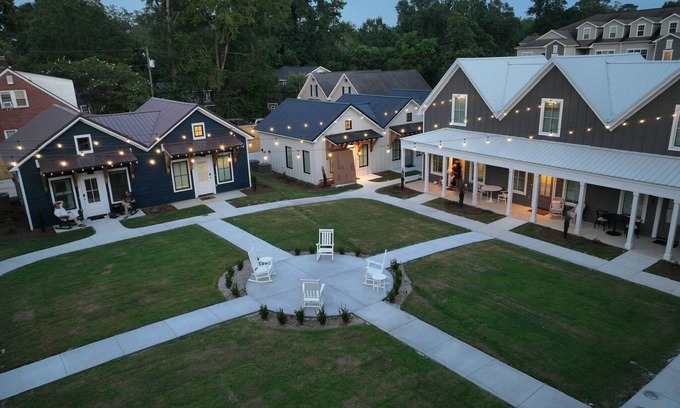 Auburn Cottage | New Luxury 1BR Cottage in Downtown Auburn!
