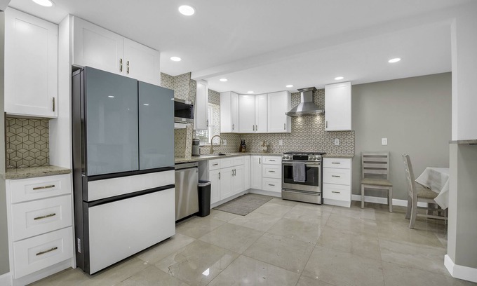 Farmington Hills Apartment | New Luxury 3 Bedroom /2.5 Baths ready to move in!
