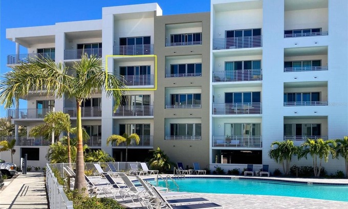 Central Sarasota Condo | New Luxury Condo near Downtown Sarasota Sleeps 4. Pet Friendly with Gym & Pool!