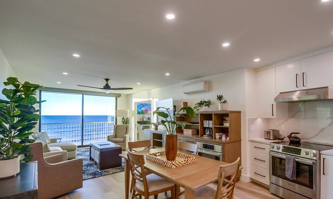 Ocean Beach Condo | New Luxury Condo on Ocean Cliff, 2 Bedroom Suites, Full Kitchen, Living Room