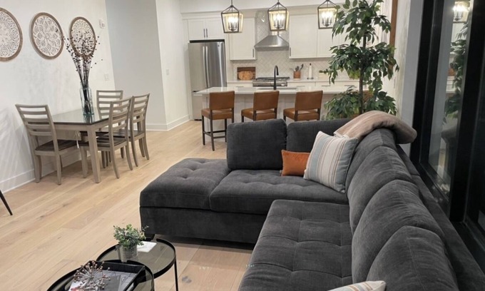 Saratoga Springs Condo | New Luxury End Condo Unit