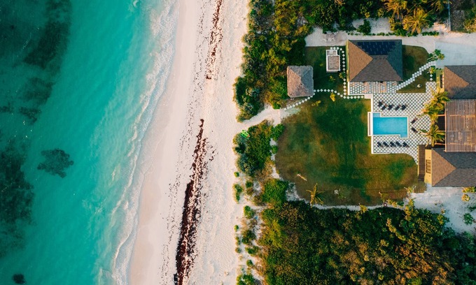 Double Bay House | New Luxury Estate w/Htd Pool, Pink-Sand Double Bay Beach FULLY STAFFED