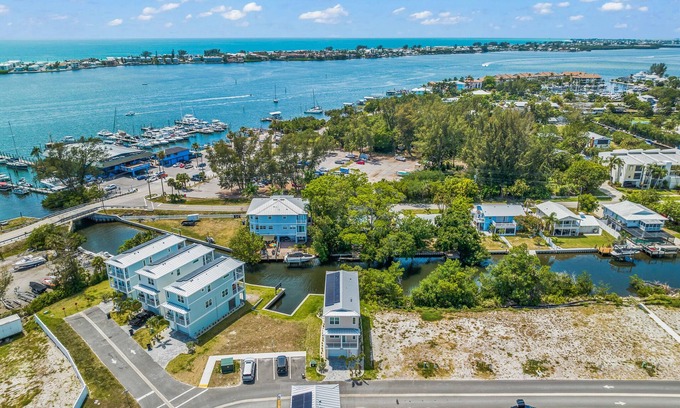 Cortez House | New Luxury Home, Boat Slip and EV Charger - Salt and Sand