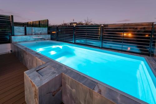 Katie Hill Neighborhood House | NEW Luxury home with Rooftop Heated Pool-Sleeps 12