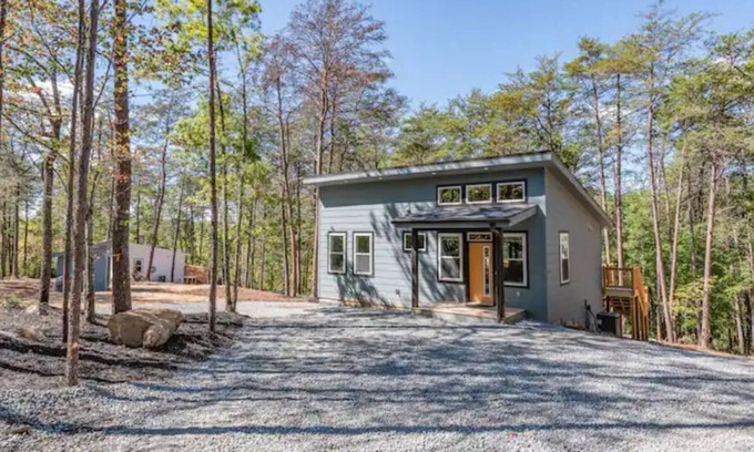 Lake Lure House | New Luxury Modern 2BR cabin near Chimney Rock!
