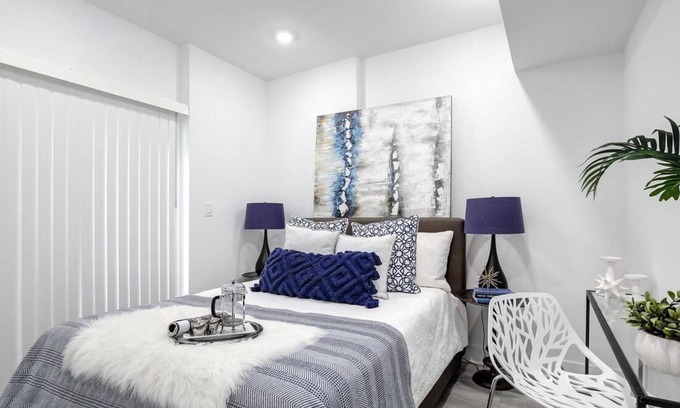 Kingman Park Bed & Breakfast | New Luxury Unit in Capitol Hill | Close to Trolley