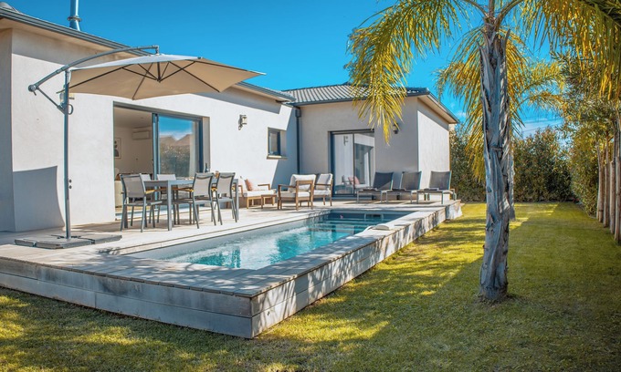 Querciolo House | New luxury villa with top-of-the-range fittings, swimming pool & garden