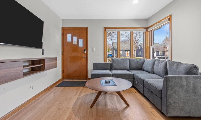 West Allis House | New Modern 3 BR close to All Milwaukee Has To Offer!