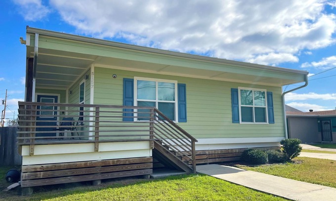 Pontchartrain Park House | NEW Modern 3bd retreat in fabulous NOLA