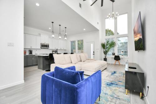 Southeast Houston House | New! Modern 3BR/2BA Near Downtown/Foosball/Netflix