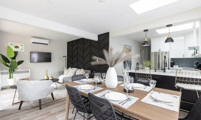 Old Town Historic District House | NEW/MODERN - Downtown NOTL - Perfect Location!