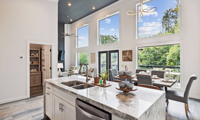 Chalet Village North Cabin | New Modern Cabin: Fire Pit, Hot Tub, WiFi, High-End Decor and Amazing Game Room