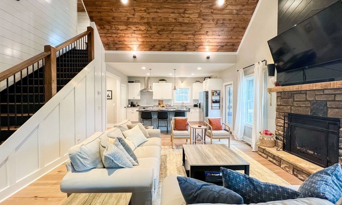 Helen Cabin | NEW Modern Cabin Oasis | Close to Helen & Wineries