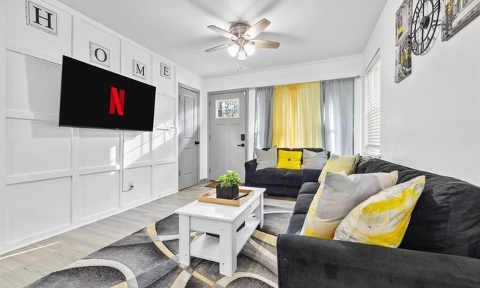 Atlanta House | NEW! Modern Comforts w/4Beds, 3BR Sleeps 8