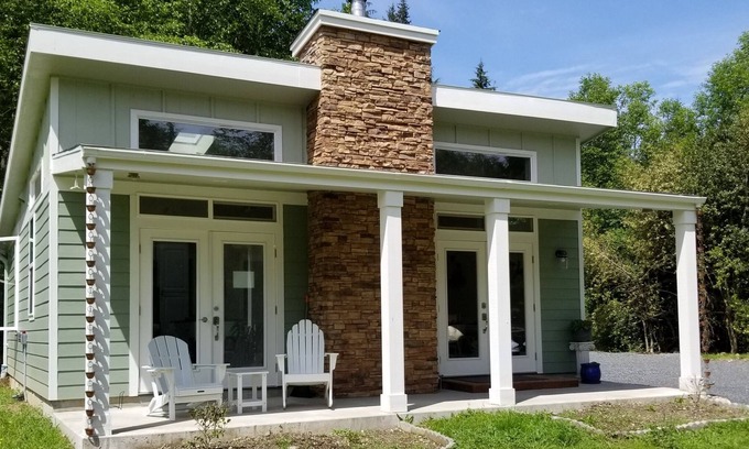 Lake Stevens Cottage | New modern cottage on quiet 5acres 45min N of Seattle